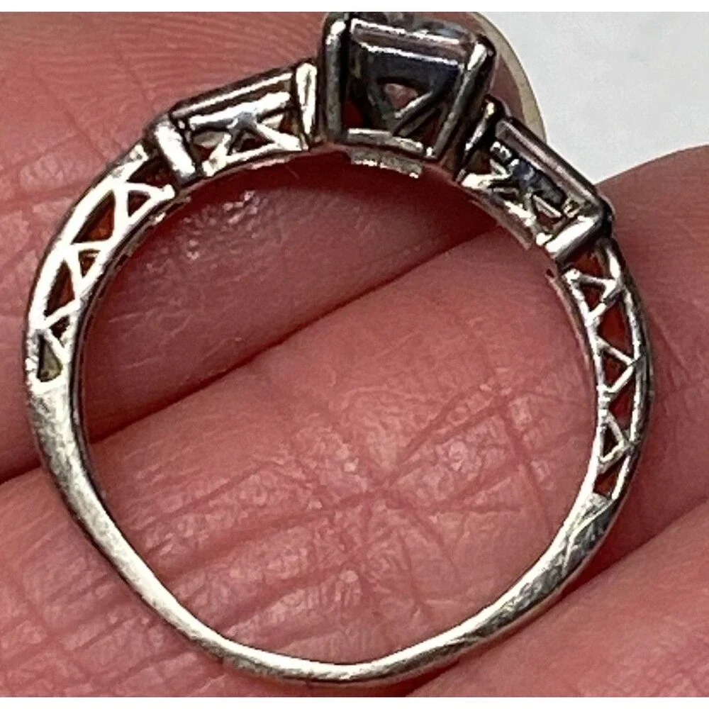 Art Deco Style 925 Sterling Silver CZ Ring Size 8 Baguette Chevron Band
